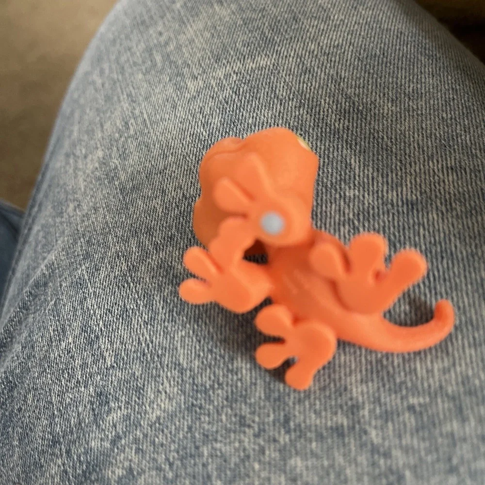 Hasbro Littlest Pet Shop #326: Authentic Textured Orange and Red Gecko Lizard